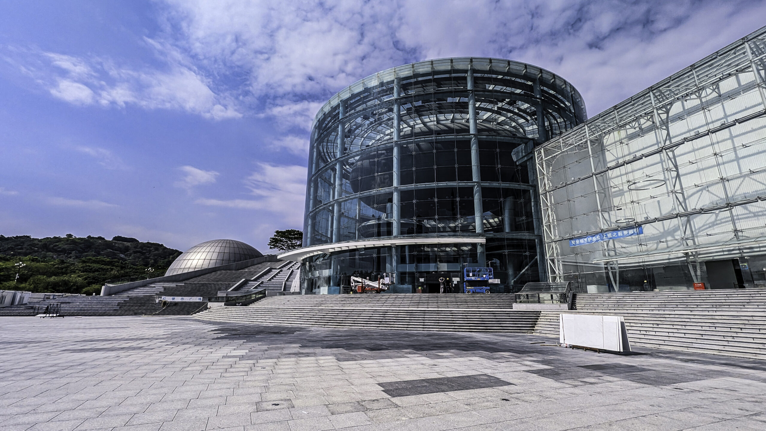 Shenzhen’s 18.3 meter dome opens to the universe in 8K thanks to RSA Cosmos, Merak Cosmos and SMI